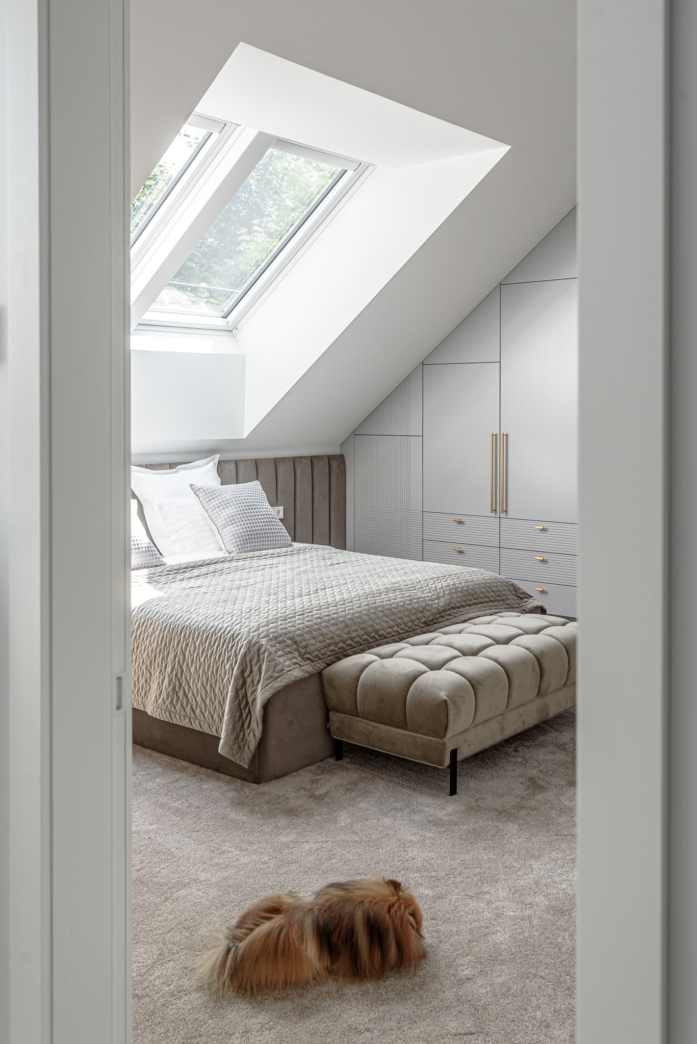 Butas su mansardiniais langais 12