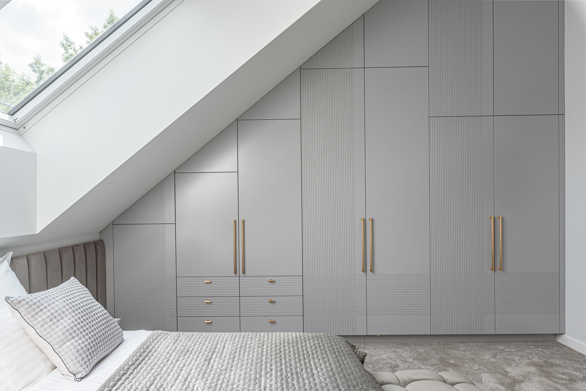 Butas su mansardiniais langais 15