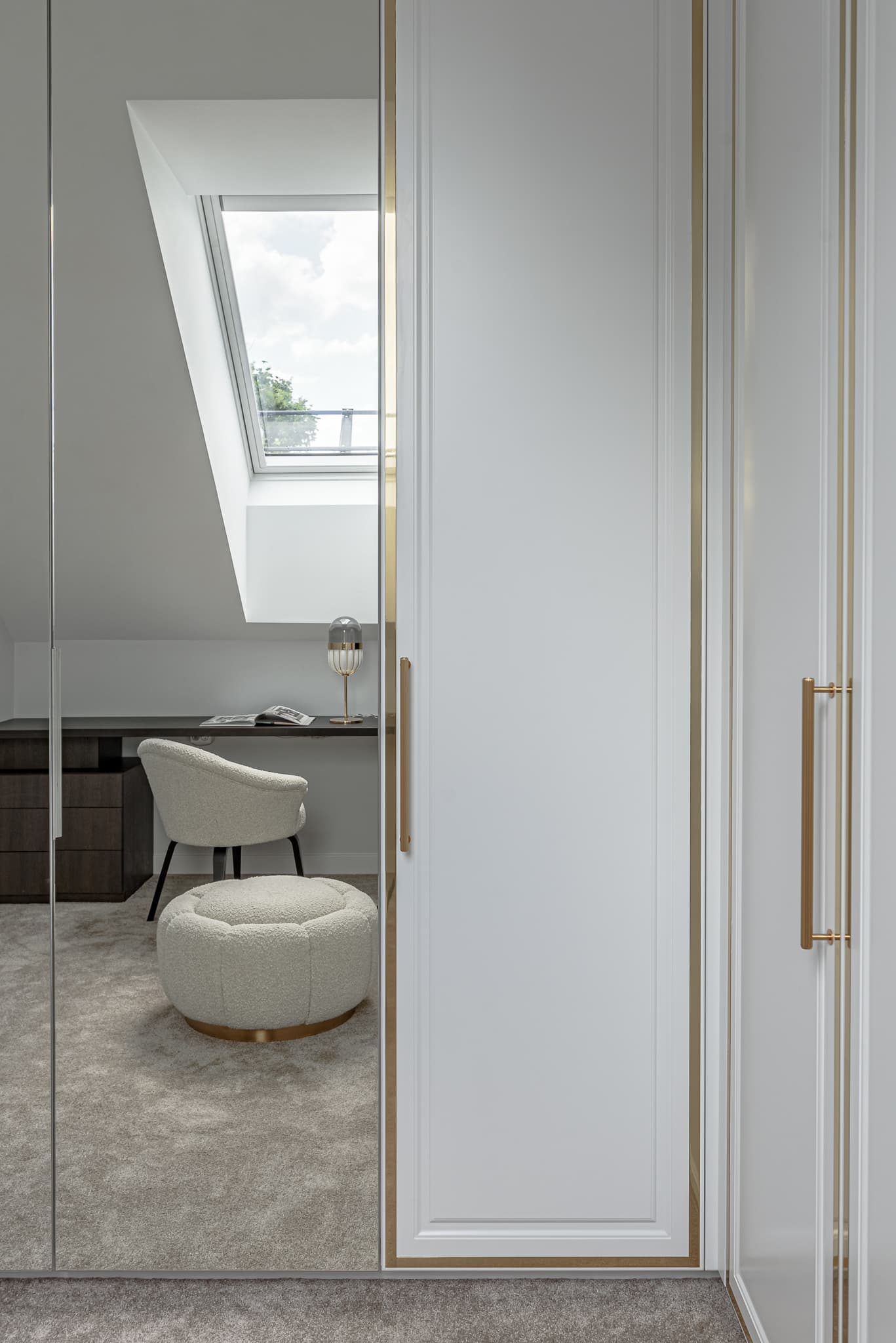 Butas su mansardiniais langais 17