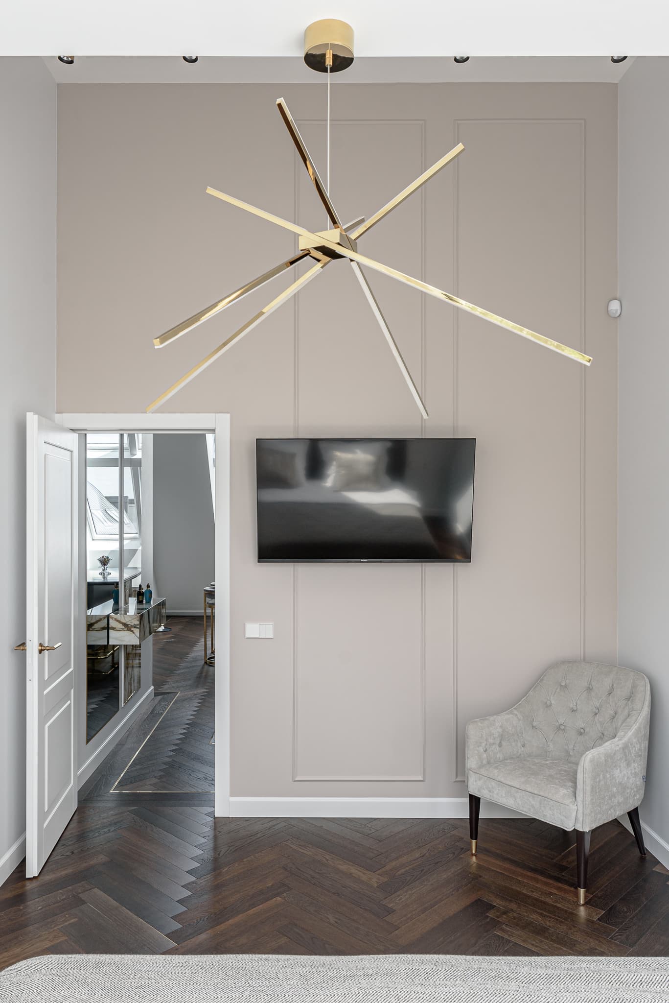 Butas su mansardiniais langais 20