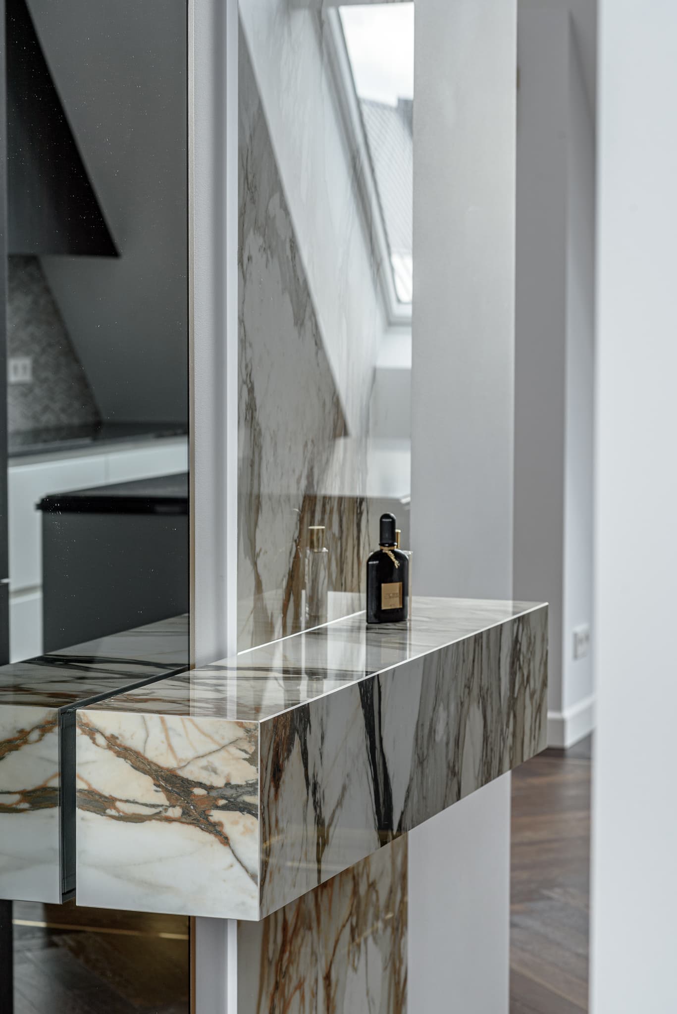 Butas su mansardiniais langais 6