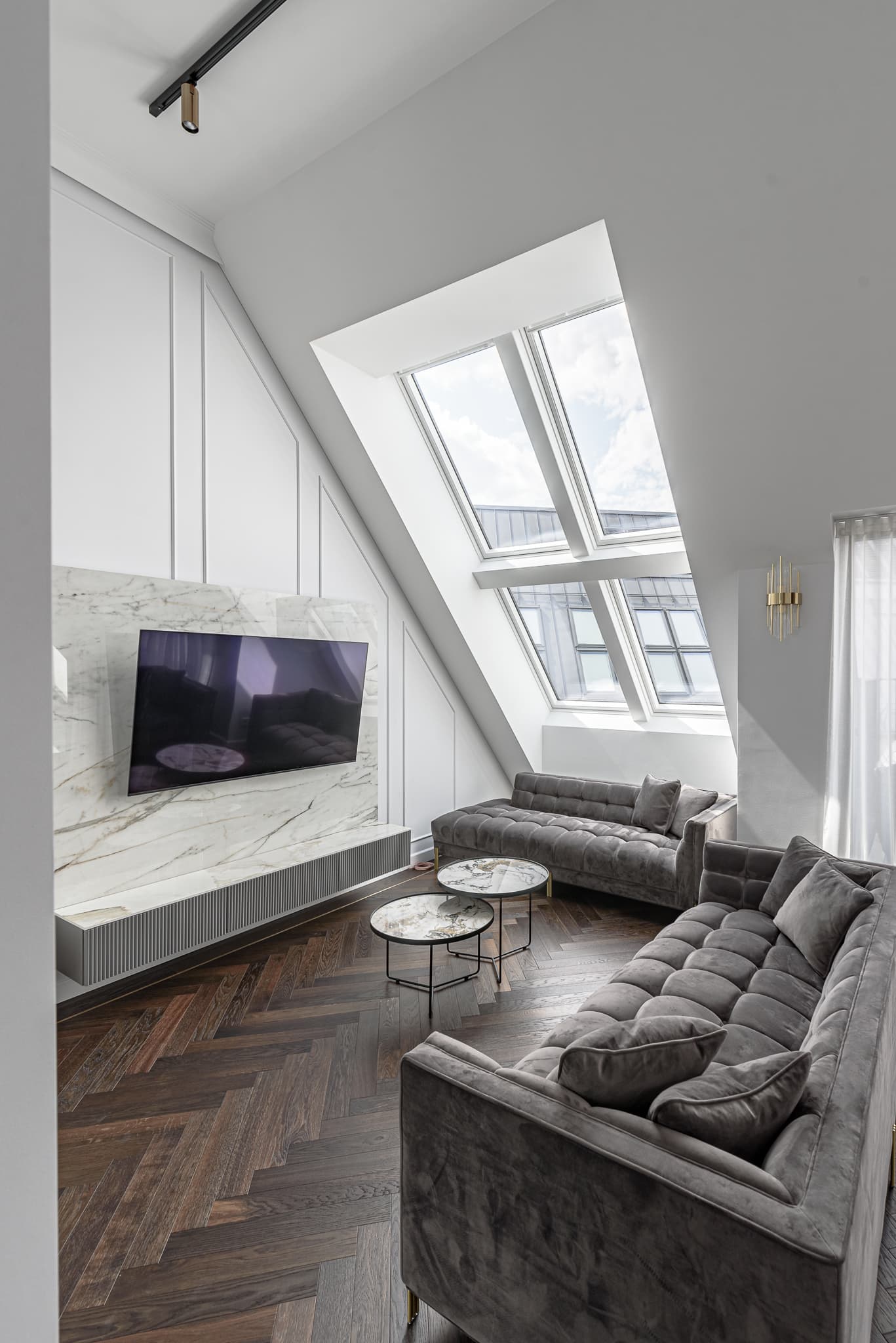 Butas su mansardiniais langais 7